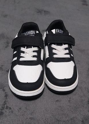Кроссовки black/white р.26,28,30,31