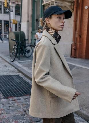 Жіночий піджак zara бежевого кольору розмір xs