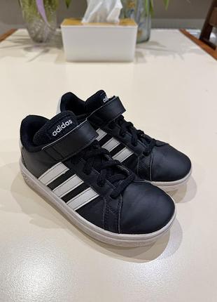 Кросівки adidas для хлопчика