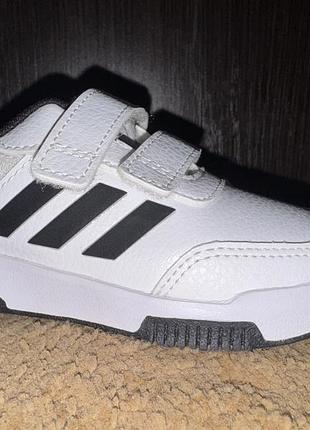 Білі кросівки adidas 22 р(13,5 см)