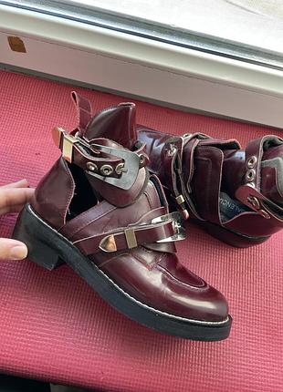 Ботильйони balenciaga моделі ceinture.