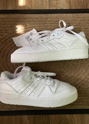 Adidas шкіряні кросівки
