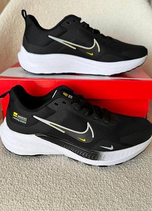 Nike running zoomx black white