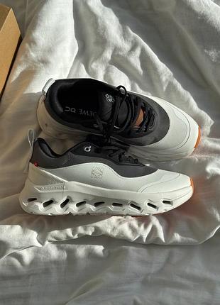 Кроссовки on running х loewe cloudtilt 2.0 black/white
