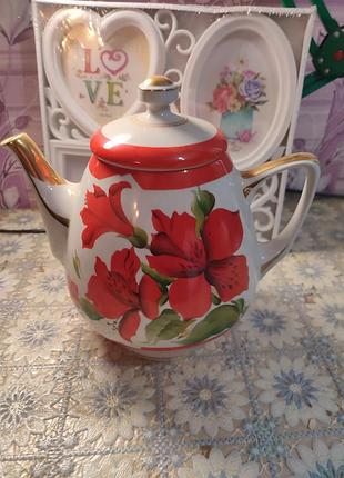 Фарфоровый коллекционный чайник