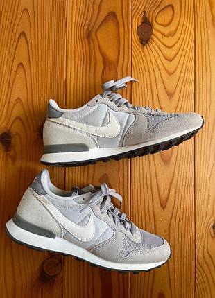 Серые замшевые кроссовки nike 37 37.5