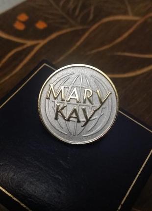 Значок пін на закрутці mary kay