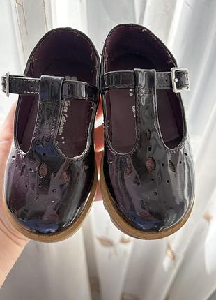 Лакові туфельки для дівчинки matalan