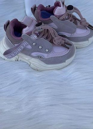 Кросівки на дівчинку