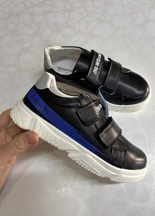 Кросівки для хлопчиків від weestep😍🤗 виконані з якісної екошкіри🙌🏻 шкіряна устілка з супінатором, фіксуються двома липучками☺️