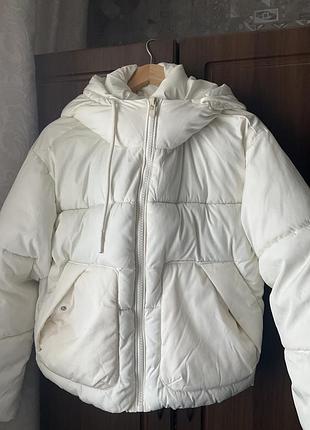 Пуховик білий pull&bear