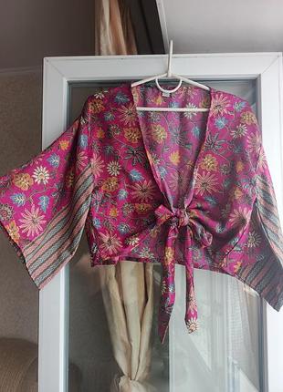 Шовкова блуза-кімоно рожева в флористичний мотив індонезія