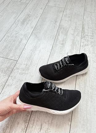 Легесенькі кросівочки clarks