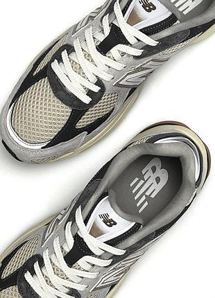 Balance 2010 grey beige black 5