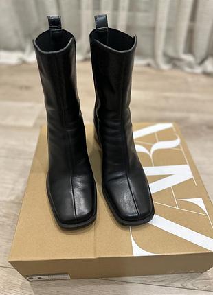Жіночі шкіряні ботинки zara