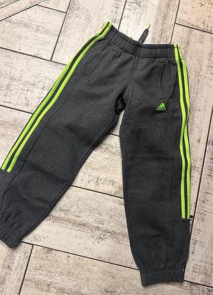 Спортивні штани adidas на хлопчика