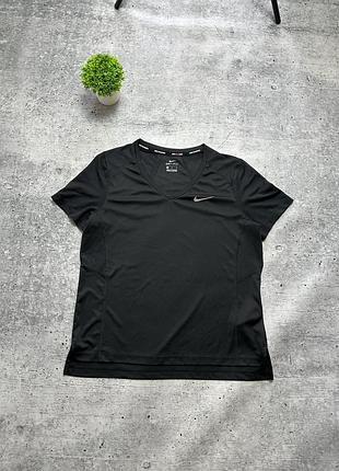 Женская футболка nike