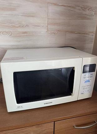 Продам мыкрохвиловую печь samsung