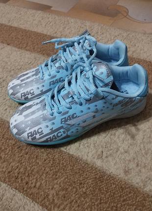 Новые кроссовки, сороконожки 35 г.