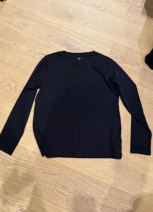 Чорний базовий лонгслів uniqlo