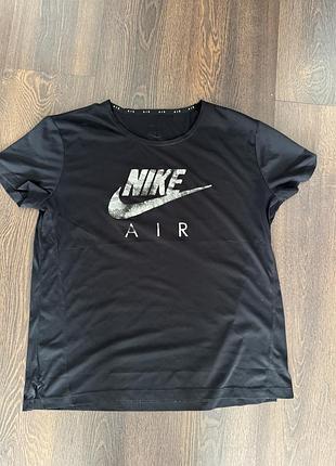 Дві футболки nike, чорного та рожевого-бежевого кольору, розмір s