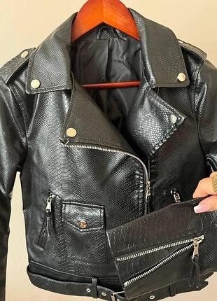 Жіноча стильна куртка косуха з екошкіри фактура пітон
