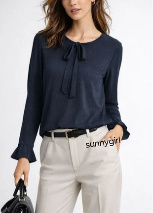 Красива жіноча блуза