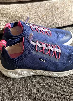 Дитячі кросівки geox