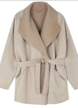 Бежевое шерстяное пальто на запах с поясом от massimo dutti, размер l