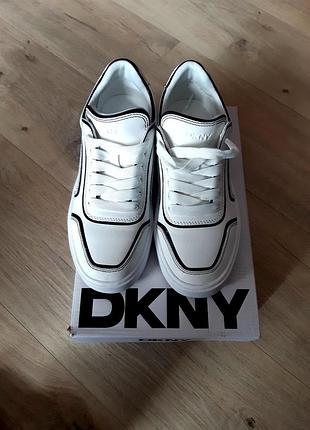Кроссовки женские, известного бренда dkny, состояние новых ( обуви один раз), не подобрано размер.