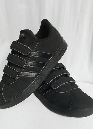 Кросівки adidas  оригінальні  на хлопчика