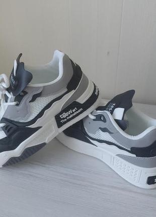 Кросівки на массивной подошве