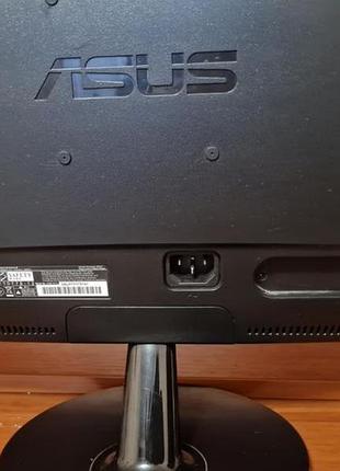 Продам монітор asus, розміром 19.5 дюймів. стан на фото, все працює є деякі подряпин.