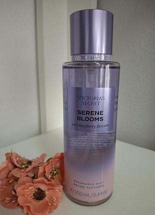 Serene blooms