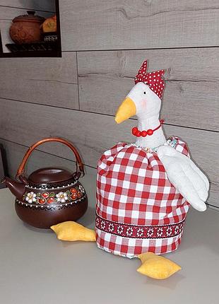 Лялька гусь в спідничці на чайник