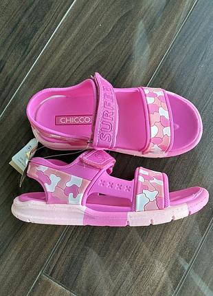 Босоніжки на дівчинку chicco