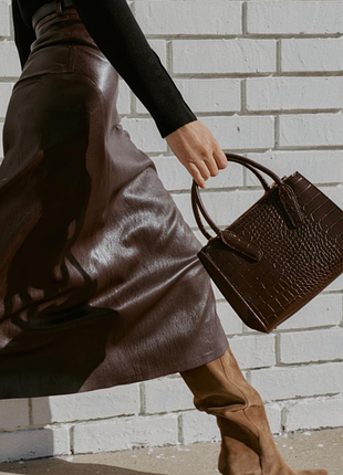 Небольшая шоколадная сумка zara