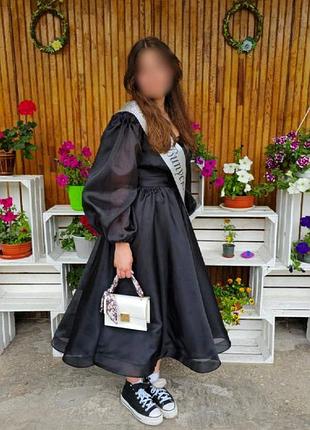 Очень красивое платье (венздей)
это именно то, что нужно!