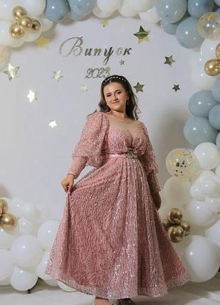 Продаю випускну сукню.купувала за 10 000 грн.одягнена 1 раз на випускний,стан хороший новий.дуже красива блискуча тканина,розмір m. ціна торг