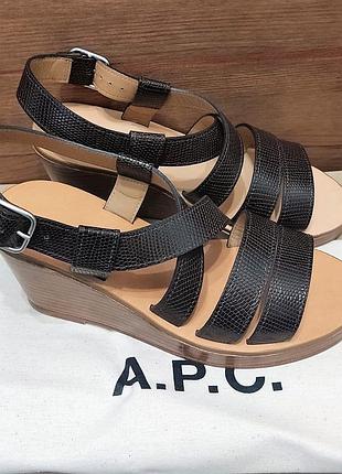 Босоножки женские a.p.c. cleo кожаные на танкетке коричневые, 36