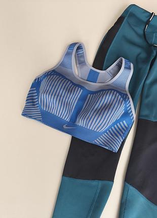 Nike топ для спорту