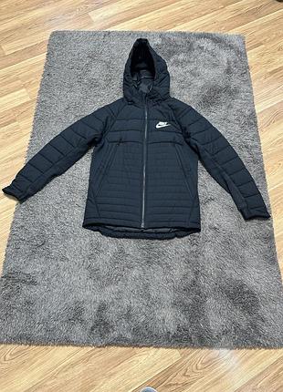 Чоловіча демісезонна куртка  nike syn fill size m