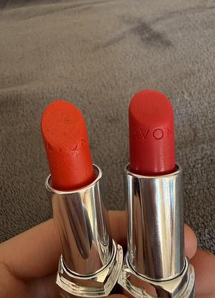 Помади червоні avon