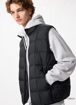 Жилетка uniqlo чорна doudoune sans manches puffertech