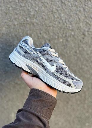 Класні жіночі кросівки nike initiator grey сірі