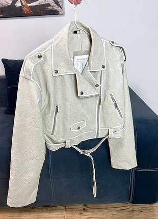 Трендова косуха плотна демісезонна вкорочена з поясом s m l xl молочна бежева