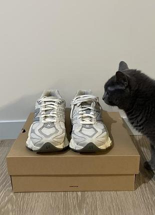 Кросівки new balance 9060 сірі 40 розмір 26 см