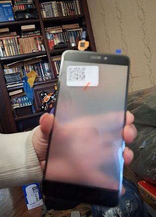 Защитное стекло на телефон redme 4 x. новое. цена 200 грн. отправлю по почте.