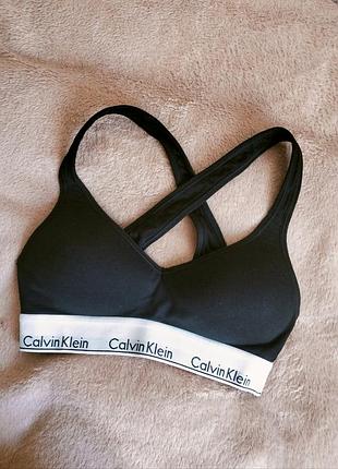 Бюстгальтер топ от бренда calvin klein