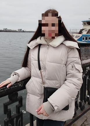 Зимовий пуховик з хутряним коміром, розмір м